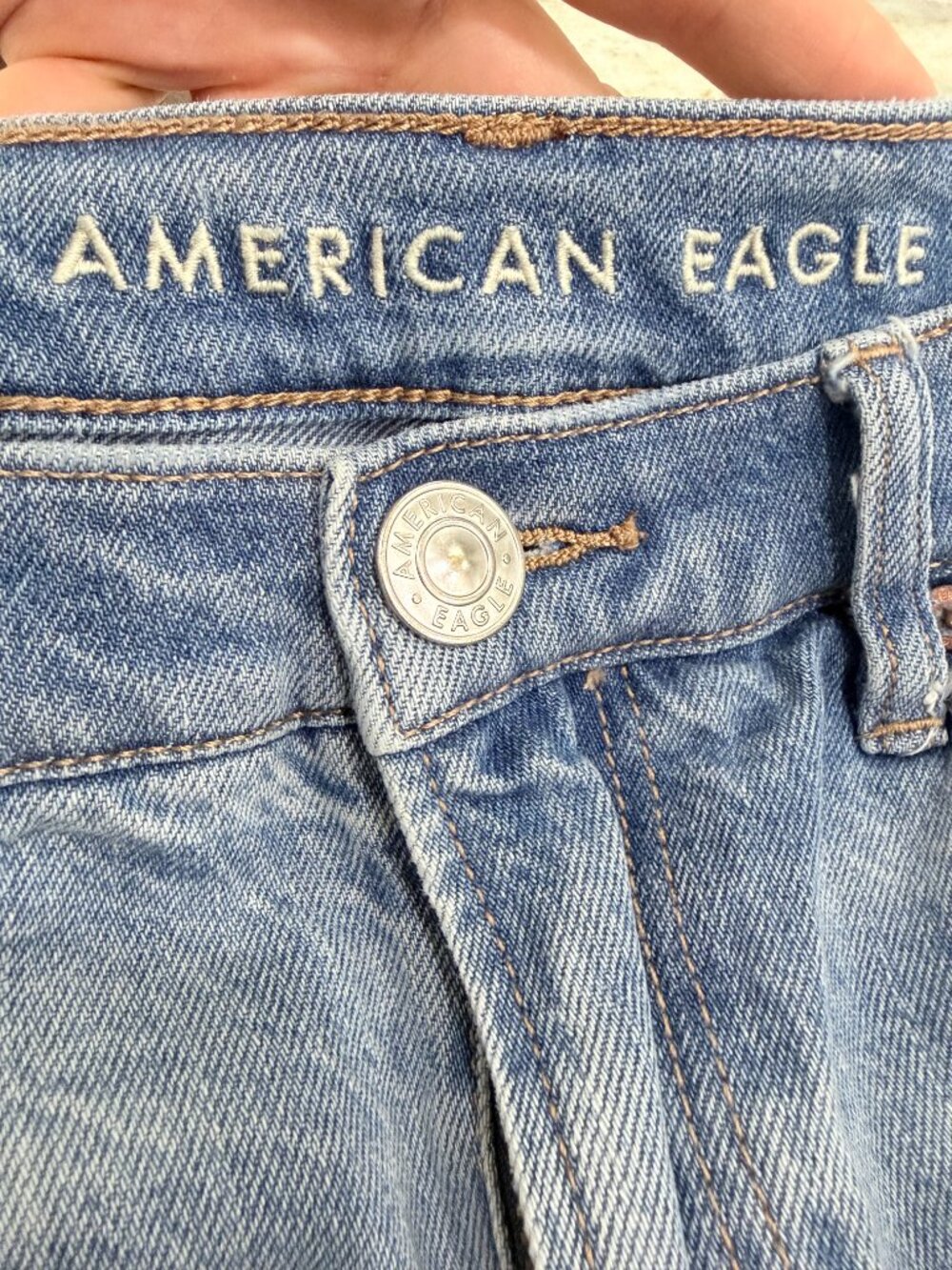 American Eagle Women’s Size 14 X-Long Distressed Straight Light Wash 100% Cotton - Picture 3 of 13